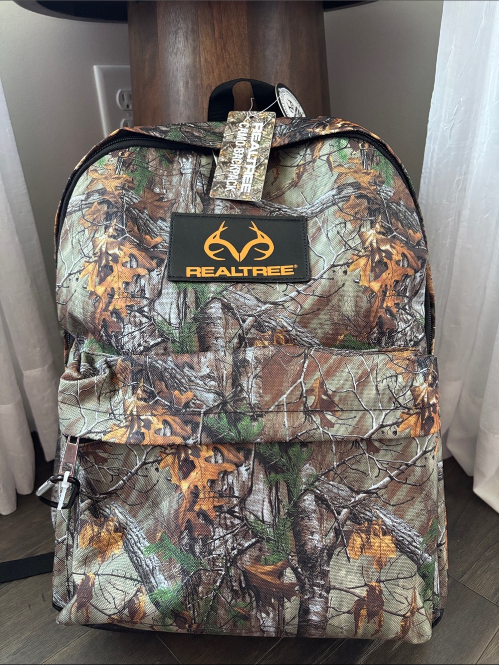 Realtree Camo Backpack,laptop 2 inside slash compartments,,1 large,side pockets